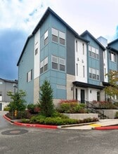 6615 135th Ct SE in Newcastle, WA - Building Photo - Building Photo