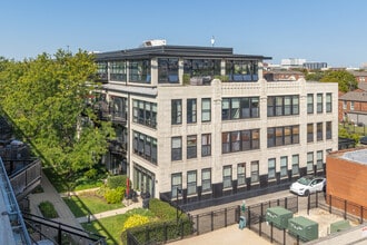 University Commons I in Chicago, IL - Building Photo - Building Photo