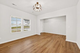 5303 Spicewood Lk Dr in Winston-Salem, NC - Building Photo - Building Photo