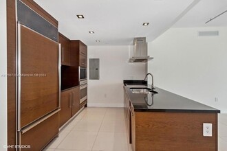 495 Brickell Ave, Unit 4605 in Miami, FL - Building Photo - Building Photo