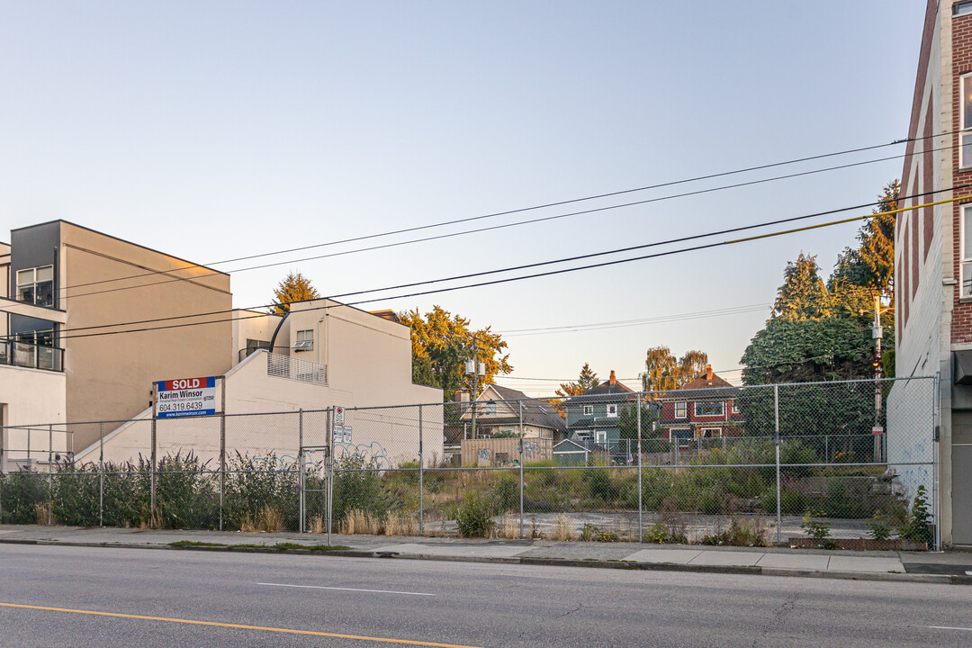 2906 W 4th Ave in Vancouver, BC - Building Photo