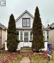 789 Bridge Ave in Windsor, ON - Building Photo