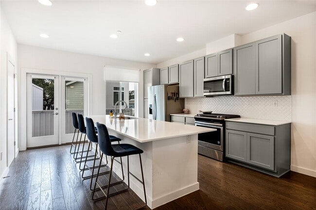 property at 814 N Bluff Dr