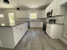 3113 Seahorse Rd in Gautier, MS - Building Photo