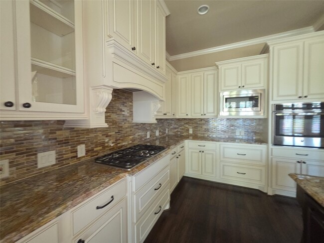 property at 14 Jonquil Pl