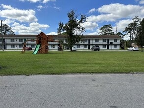 Osprey Cove South Apartments in Jacksonville, NC - Foto de edificio - Building Photo