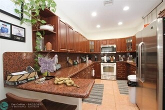 1305 N 30th Ct in Hollywood, FL - Building Photo - Building Photo