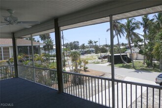 374 Connecticut St in Fort Myers Beach, FL - Building Photo - Building Photo