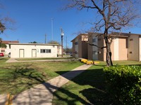 Parkside Apartments in San Antonio, TX - Building Photo - Building Photo