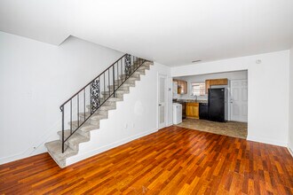 Commerce Street in Petersburg, VA - Foto de edificio - Interior Photo