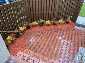 10221 Fontainebleau Blvd, Unit 203 in Miami, FL - Building Photo