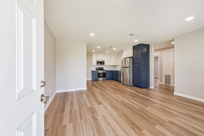 1266 Dove St in Houston, TX - Building Photo - Building Photo