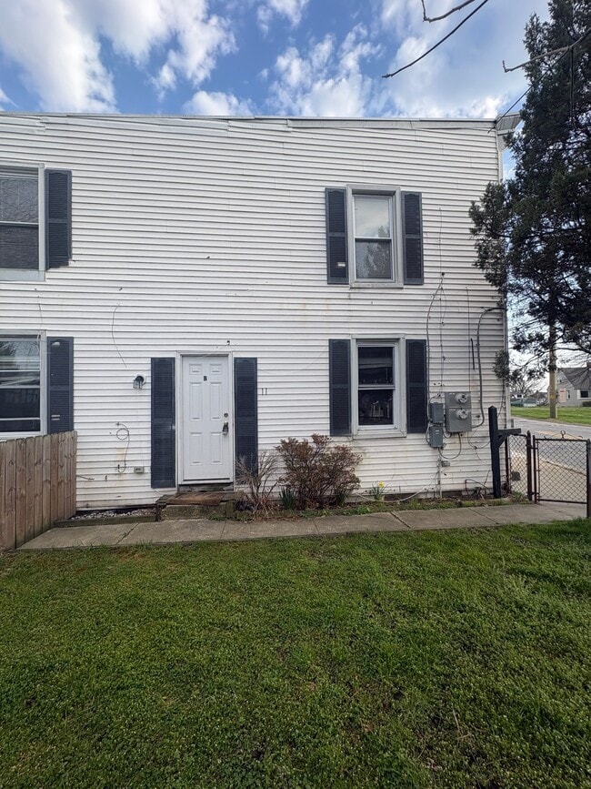 11 Sollers Point Rd in Dundalk, MD - Building Photo - Building Photo