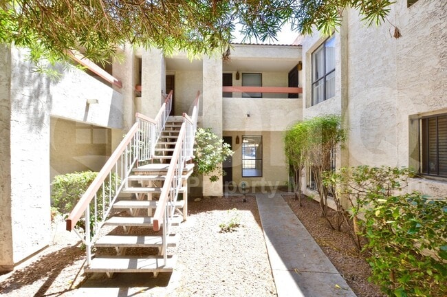 3119 W Cochise Dr