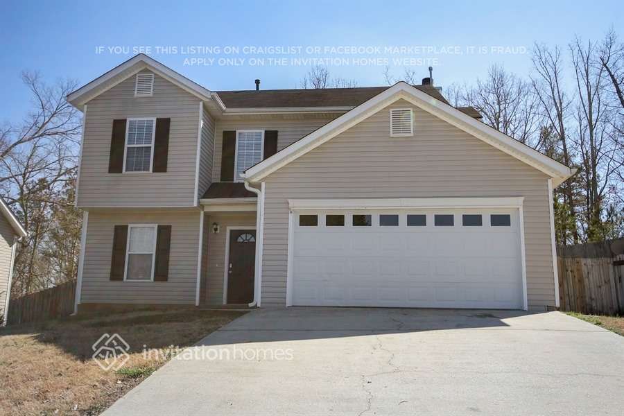 111 St Charles Ave in Dallas, GA - Building Photo
