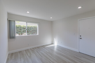 The Ridge Apartments in San Diego, CA - Building Photo - Interior Photo