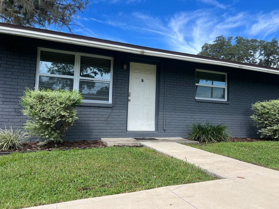 9317 Goldenrod Rd-Unit -B in Thonotosassa, FL - Building Photo