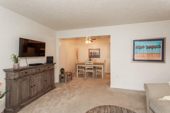 Rock Creek Apartments in Omaha, NE - Building Photo - Interior Photo