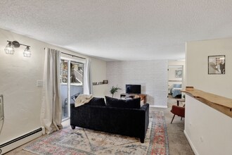 8060 W 9th Ave in Lakewood, CO - Building Photo - Building Photo