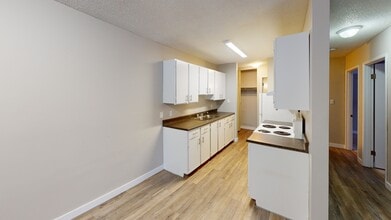 10028-10105 105 Ave in Grande Prairie, AB - Building Photo - Building Photo