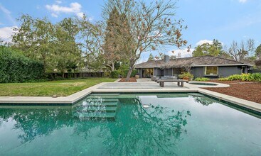 441 La Mesa Dr in Menlo Park, CA - Building Photo - Building Photo