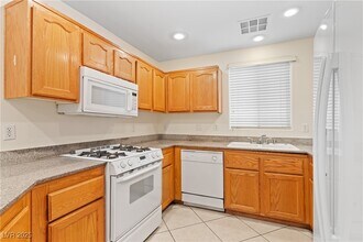 7268 Vinca Rd in Las Vegas, NV - Building Photo - Building Photo