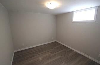 17 Allanburg Rd S in St Catharines, ON - Building Photo - Building Photo