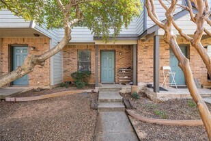 W. W Collins St in Denton, TX - Building Photo