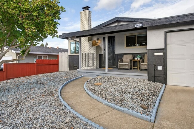 2615 Henry Ave in Pinole, CA - Foto de edificio - Building Photo