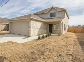 1701 Swallow Dr in Ennis, TX - Building Photo