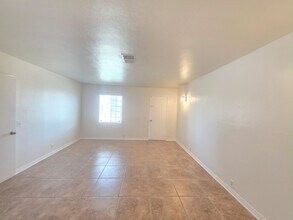 41128 13th St W in Palmdale, CA - Building Photo - Building Photo