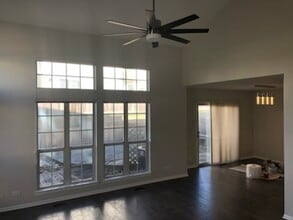 612 Newbury Ln in Schaumburg, IL - Building Photo - Building Photo