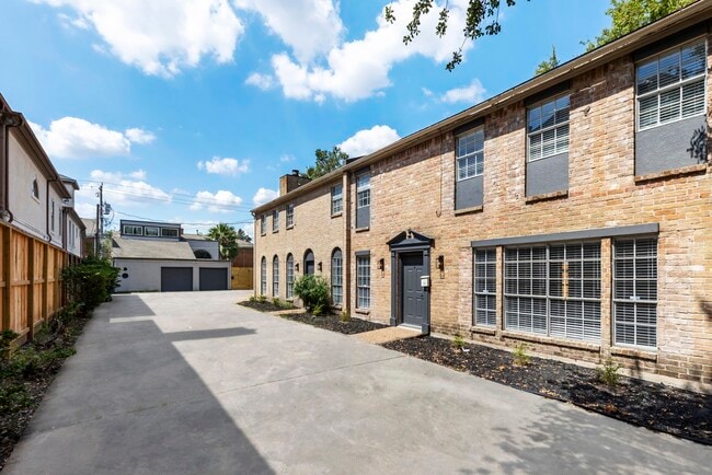 property at 2226 Nantucket Dr