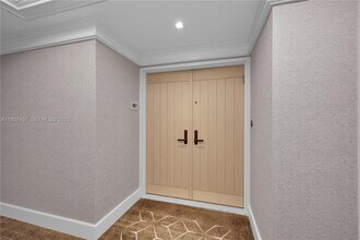 2 Grove Isle Dr in Miami, FL - Building Photo - Building Photo