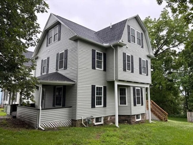 1021 Louisa St in Williamsport, PA - Building Photo - Building Photo
