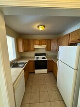 35 Warwick St, Unit 5 in New Haven, CT - Foto de edificio - Building Photo