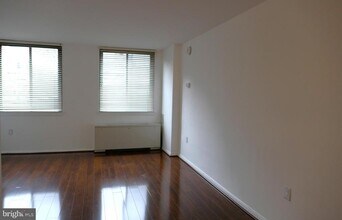 801 N Pitt St in Alexandria, VA - Building Photo - Building Photo