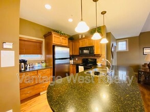 1795 Country Club Dr in Kelowna, BC - Building Photo - Building Photo