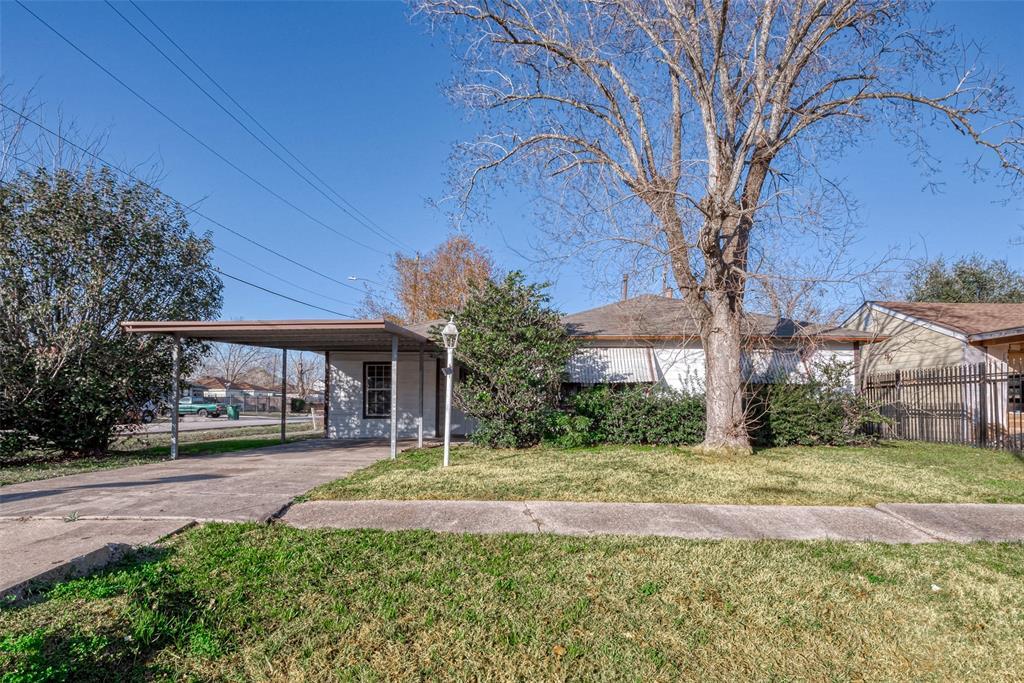 5001 Doulton Dr in Houston, TX - Building Photo