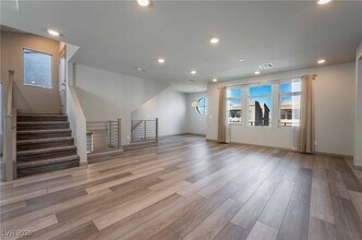 8115 Carpenter Creek Ave in Las Vegas, NV - Building Photo - Building Photo