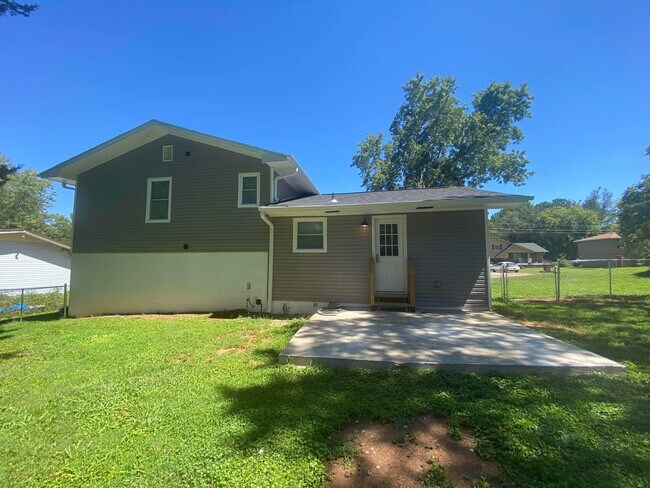 3607 Oakdale Cir NW in Huntsville, AL - Building Photo - Building Photo