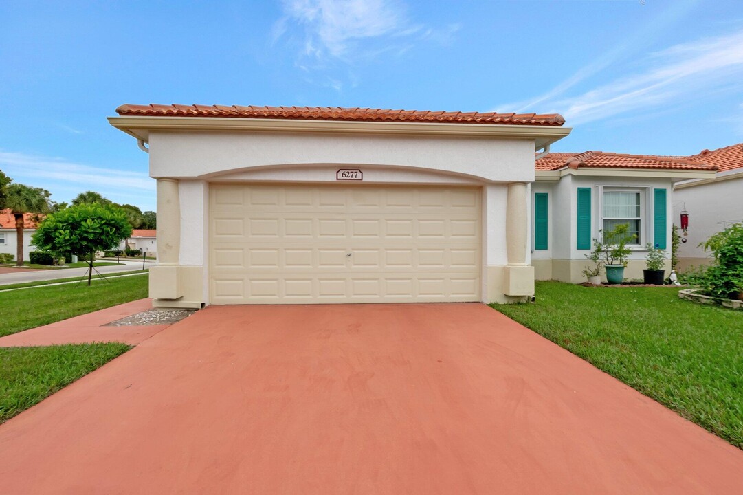 6277 Heliconia Rd in Delray Beach, FL - Building Photo