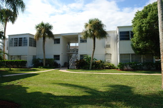 3575-3615 S School Ave in Sarasota, FL - Building Photo - Building Photo