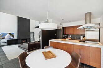 3241 E Camelback Rd in Phoenix, AZ - Building Photo - Building Photo