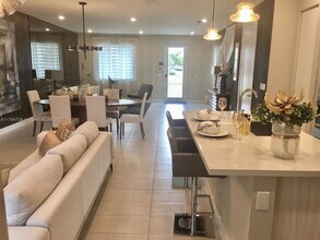 6675 NW 102nd Path in Doral, FL - Building Photo - Building Photo