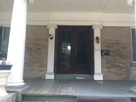 125 Stratford Ave, Unit 3F Apartments