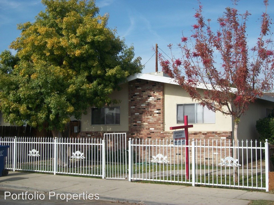 126 Woodrow Ave-Unit -# A in Bakersfield, CA - Foto de edificio