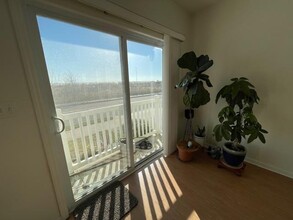 6410 Beach Front Rd in Queens, NY - Foto de edificio - Building Photo