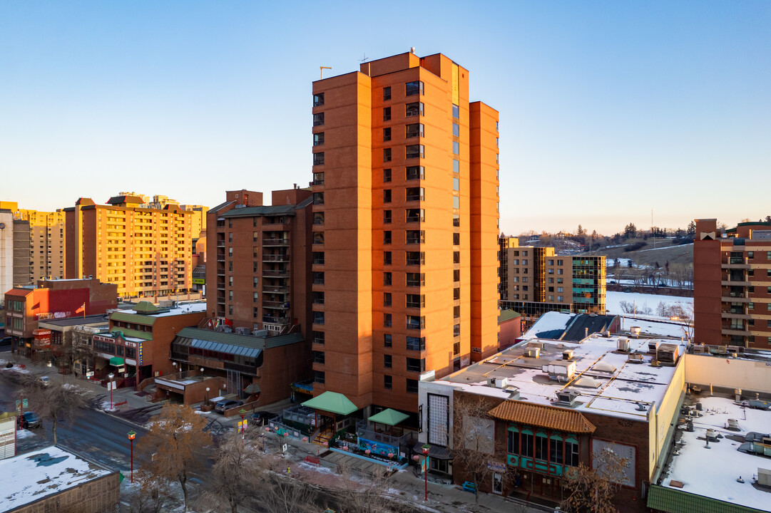 Wah Ying Mansion in Calgary, AB - Building Photo