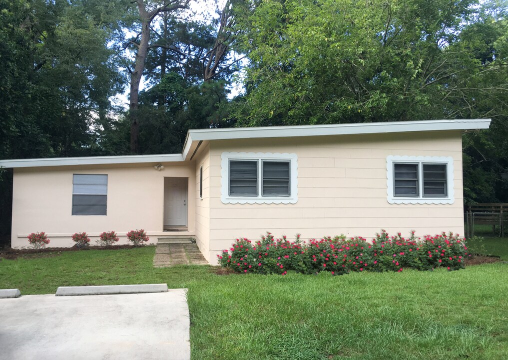 1621 Atkamire Dr in Tallahassee, FL - Building Photo